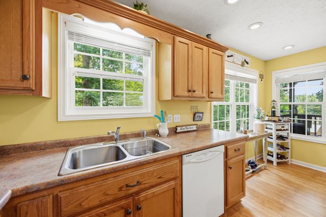 300 Featherfoot Parkway Loop, Parsons, TN 38363