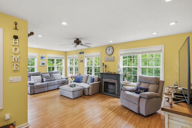 300 Featherfoot Parkway Loop, Parsons, TN 38363