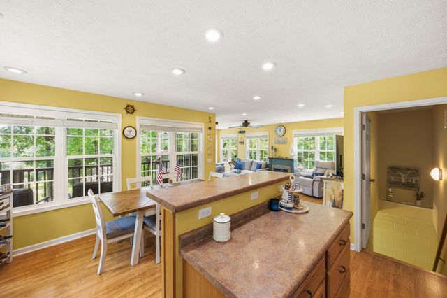 300 Featherfoot Parkway Loop, Parsons, TN 38363