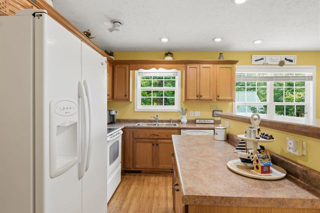 300 Featherfoot Parkway Loop, Parsons, TN 38363