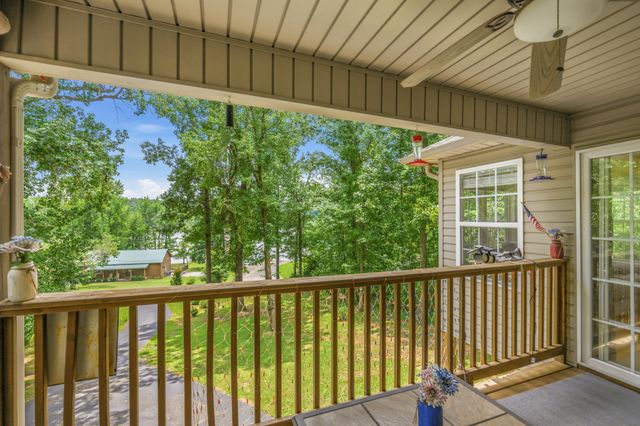 300 Featherfoot Parkway Loop, Parsons, TN 38363