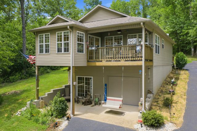300 Featherfoot Parkway Loop, Parsons, TN 38363