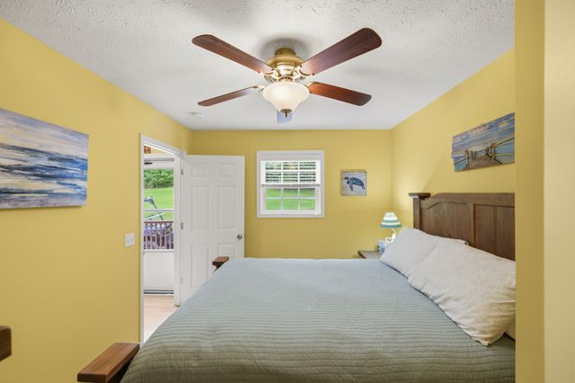 300 Featherfoot Parkway Loop, Parsons, TN 38363