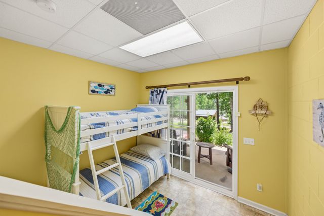 300 Featherfoot Parkway Loop, Parsons, TN 38363