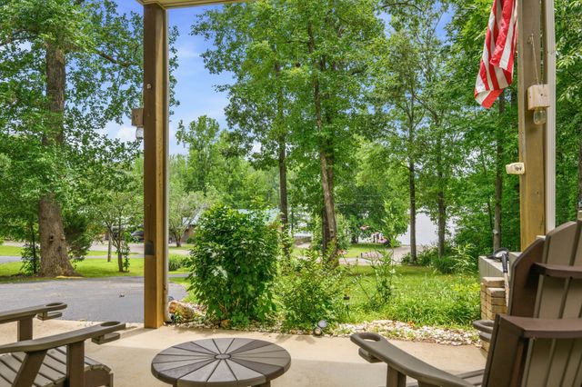 300 Featherfoot Parkway Loop, Parsons, TN 38363