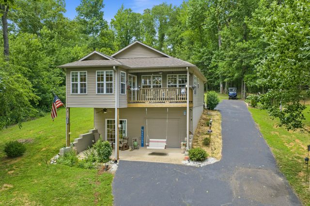 300 Featherfoot Parkway Loop, Parsons, TN 38363
