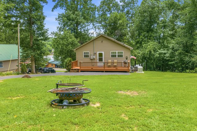 300 Featherfoot Parkway Loop, Parsons, TN 38363
