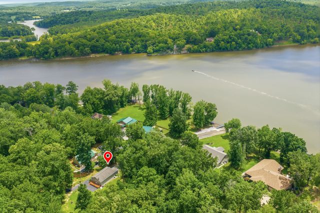 300 Featherfoot Parkway Loop, Parsons, TN 38363