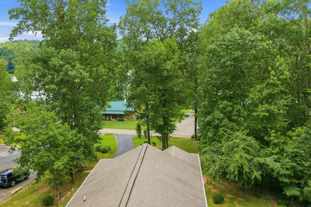 300 Featherfoot Parkway Loop, Parsons, TN 38363