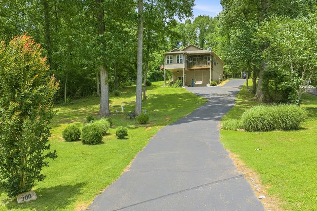300 Featherfoot Parkway Loop, Parsons, TN 38363