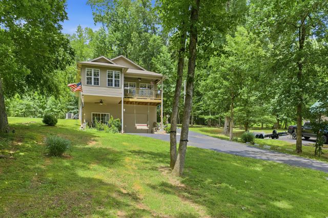 300 Featherfoot Parkway Loop, Parsons, TN 38363