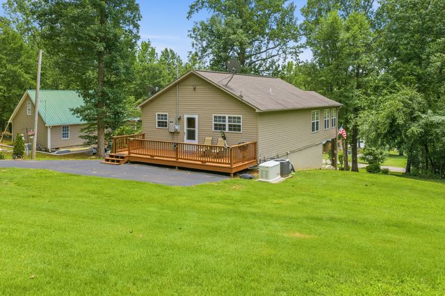 300 Featherfoot Parkway Loop, Parsons, TN 38363