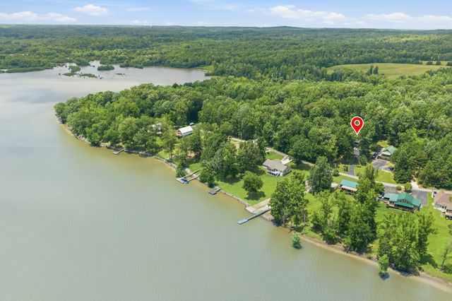 300 Featherfoot Parkway Loop, Parsons, TN 38363