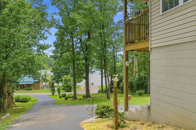 300 Featherfoot Parkway Loop, Parsons, TN 38363