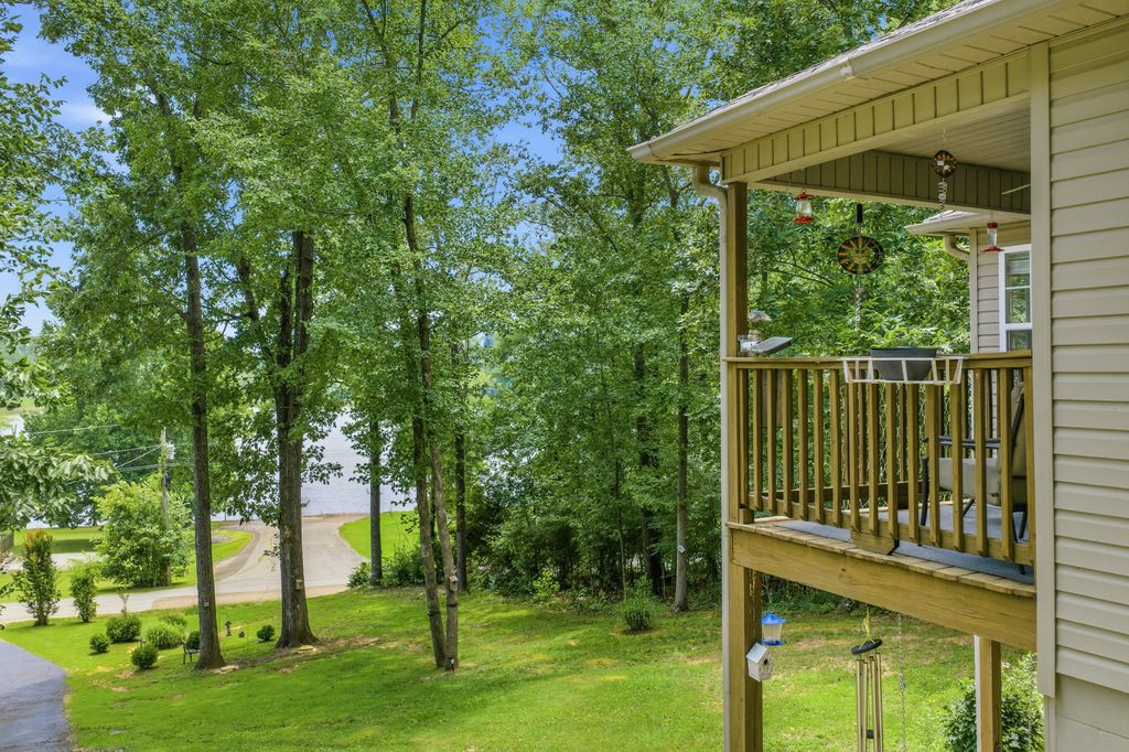 300 Featherfoot Parkway Loop, Parsons, TN 38363