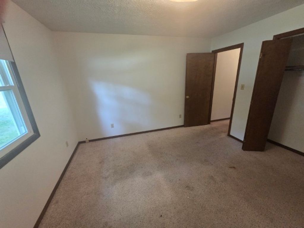 Image 14 of property listing at 12300 N Sparrow Lane, Mt Vernon, IL 62864