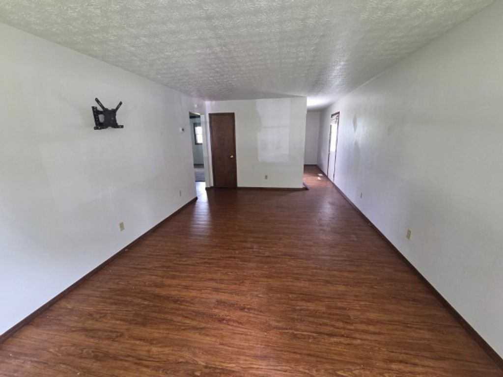 Image 21 of property listing at 12300 N Sparrow Lane, Mt Vernon, IL 62864