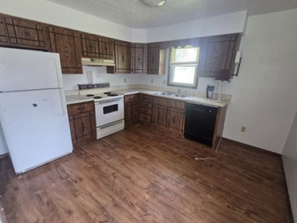 Image 22 of property listing at 12300 N Sparrow Lane, Mt Vernon, IL 62864