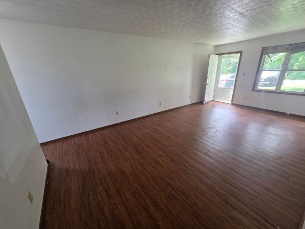 Image 27 of property listing at 12300 N Sparrow Lane, Mt Vernon, IL 62864
