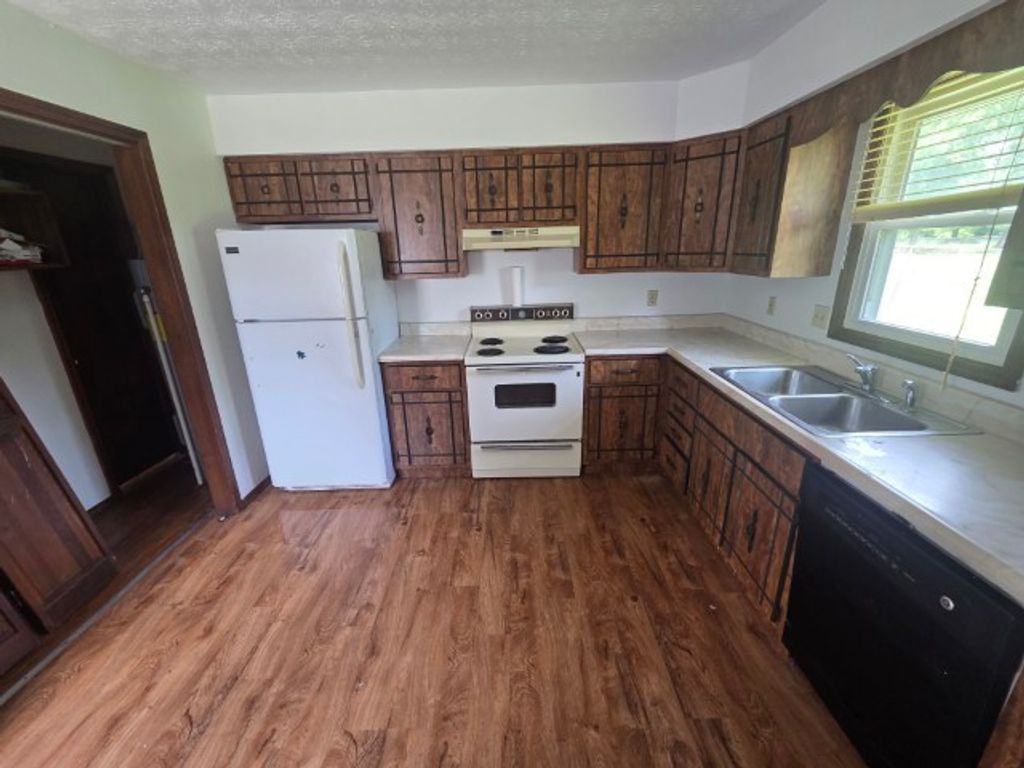 Image 30 of property listing at 12300 N Sparrow Lane, Mt Vernon, IL 62864