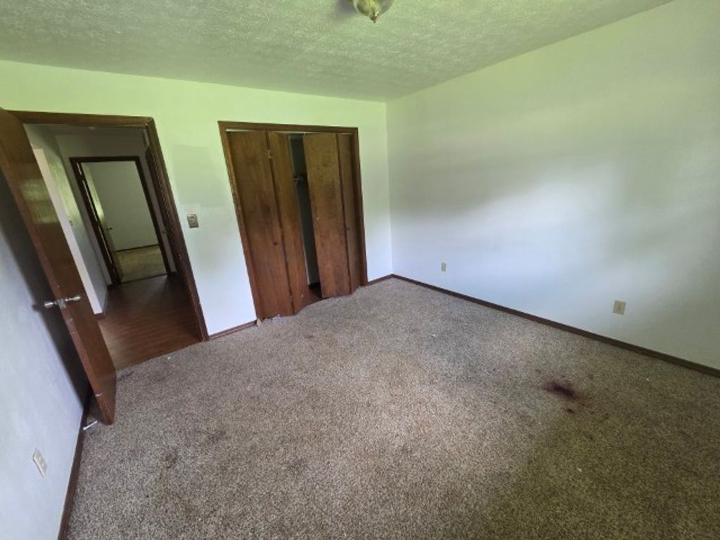 Image 31 of property listing at 12300 N Sparrow Lane, Mt Vernon, IL 62864