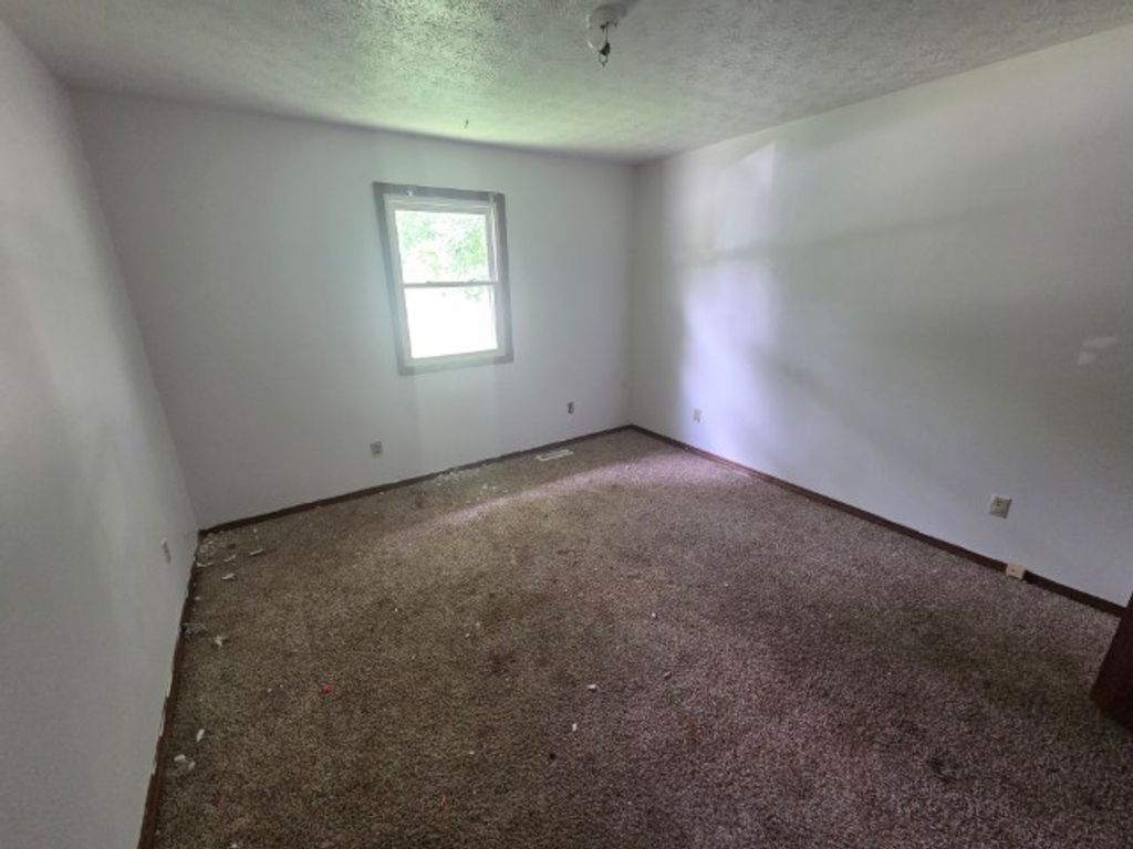 Image 33 of property listing at 12300 N Sparrow Lane, Mt Vernon, IL 62864