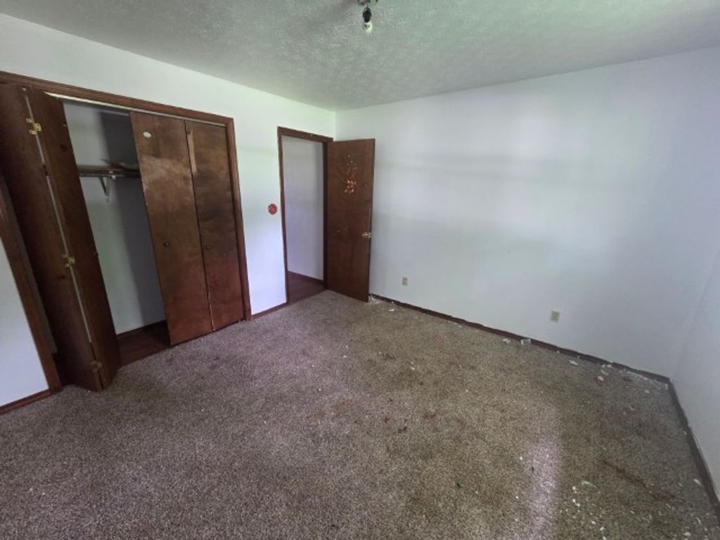 Image 34 of property listing at 12300 N Sparrow Lane, Mt Vernon, IL 62864