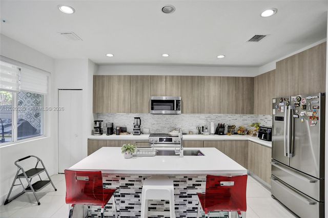 10265 NW 72nd Ter, Doral, FL 33178
