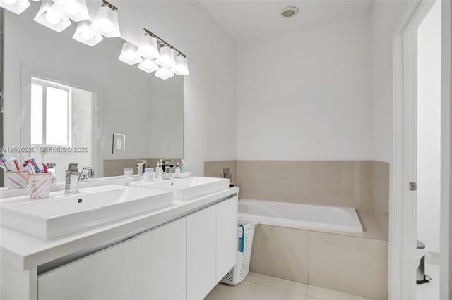 10265 NW 72nd Ter, Doral, FL 33178