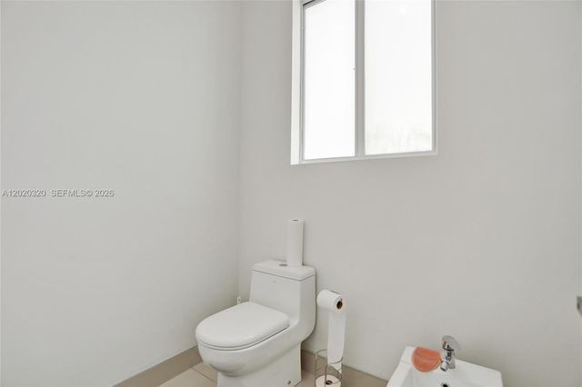 10265 NW 72nd Ter, Doral, FL 33178