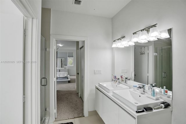 10265 NW 72nd Ter, Doral, FL 33178