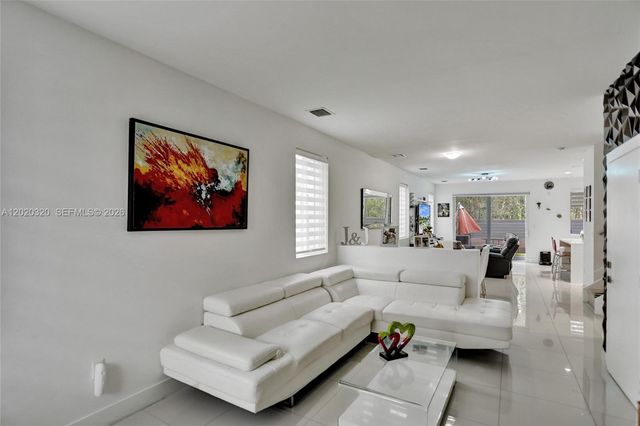 10265 NW 72nd Ter, Doral, FL 33178