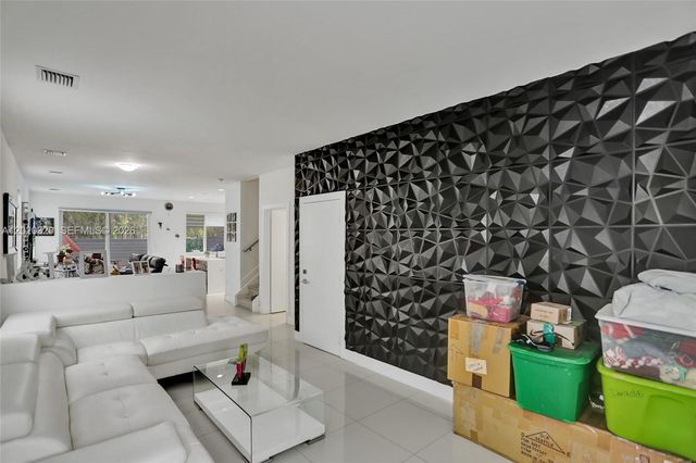 10265 NW 72nd Ter, Doral, FL 33178