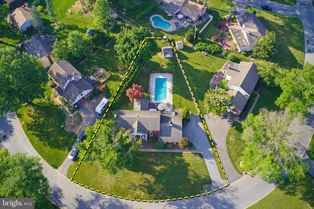 1349 COUNTRY CLUB DR, Lancaster, PA 17601
