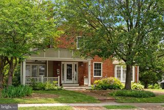 621 S TAYLOR ST, Arlington, VA 22204