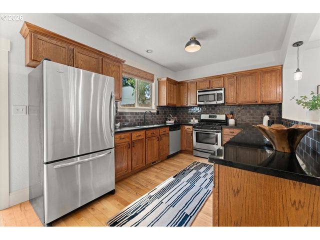 7932 N SEWARD Ave, Portland, OR 97217