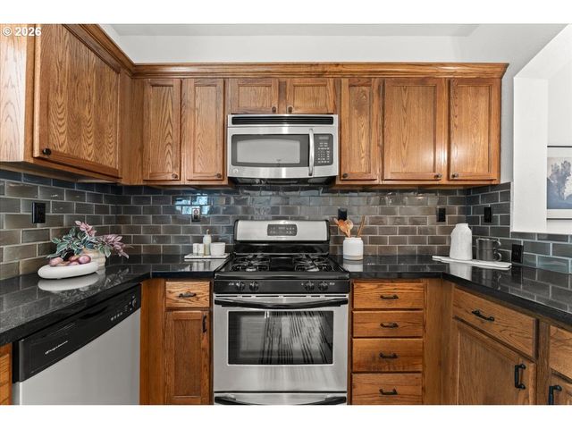 7932 N SEWARD Ave, Portland, OR 97217