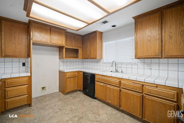 9205 Chesaw Court, Bakersfield, CA 93312