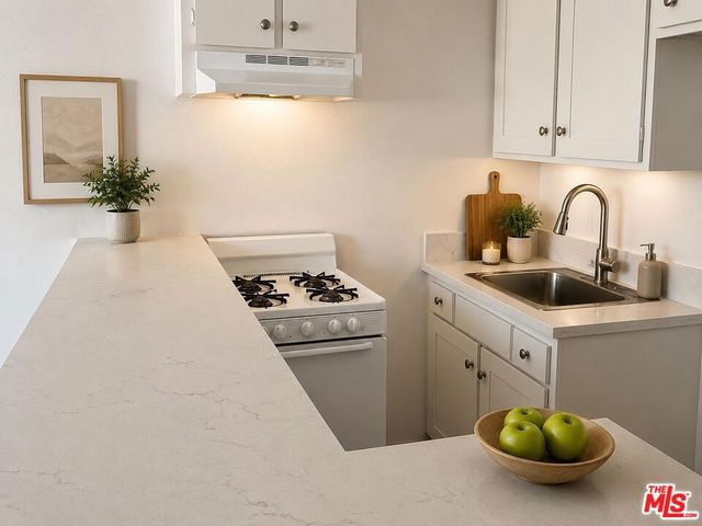 18414 Collins Street 213, Los Angeles, CA 91356