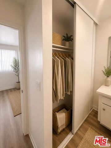 18414 Collins Street 213, Los Angeles, CA 91356