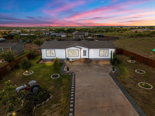 320 El Rey DR, Kyle, TX 78640