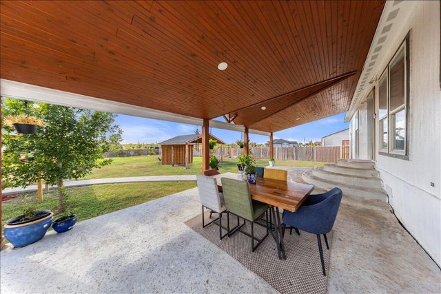 320 El Rey DR, Kyle, TX 78640
