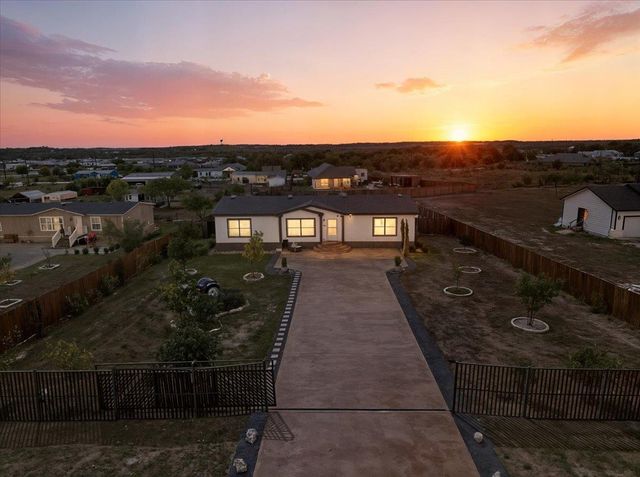 320 El Rey DR, Kyle, TX 78640