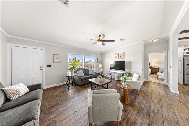 320 El Rey DR, Kyle, TX 78640