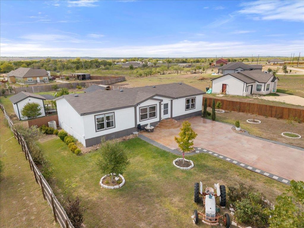 320 El Rey DR, Kyle, TX 78640