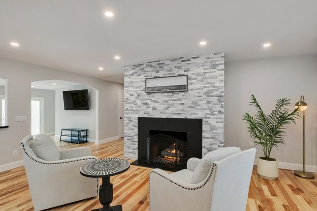 2 Ernst Way, Harwich Port, MA 02646