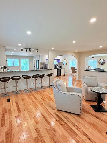 2 Ernst Way, Harwich Port, MA 02646
