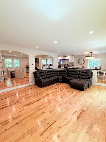 2 Ernst Way, Harwich Port, MA 02646