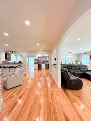 2 Ernst Way, Harwich Port, MA 02646