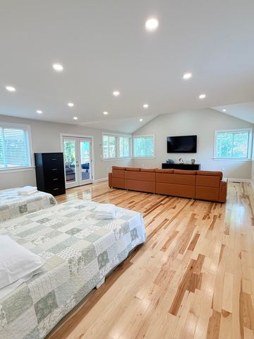 2 Ernst Way, Harwich Port, MA 02646